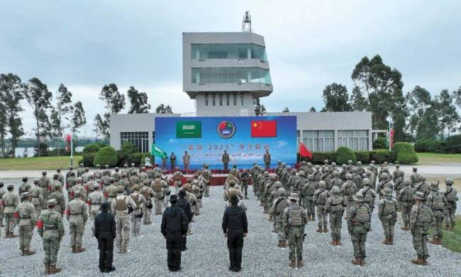国产激光武器保护“爱国者”，击落21架胡塞无人机，沙特少将授勋！